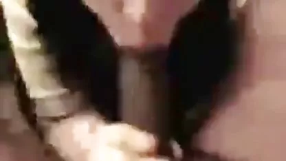 Solo una copa de vino y la rubia Nancy está cholitas chibolas cachando lista para follar en anal