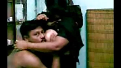 Dos jóvenes universitarios pagan por un xxx de cholitas 2019 trío salvaje