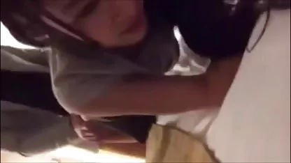 Una selección de esperma vertida en la cara. cholita cogiendo