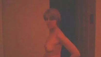 Una joven perra en el baño xnxx cholitas hizo una mamada a un chico, un asiático observaba.