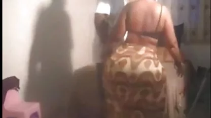 La pelirroja y sexy estudiante Krystal sexo boliviano cholitas Orchid sedujo a la maestra