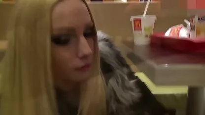 Christina sexo con cholitas borrachas tetona folla su coño con un consolador negro