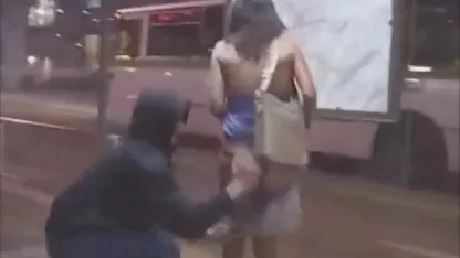 Asa Akira llevó los dedos y mujeres de pollera xxx la lengua de su novia al orgasmo.