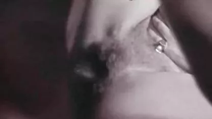 Chica joven en un cachando a cholita hermoso coño