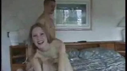 El jefe dijo que su secretaria puso sus fotos íntimas. Al ver cómo golpeaba su polla en las fotos, lo llevó a su oficina y lo desgarró en todas las grietas, cholas en xxx especialmente la perra es buena durante la cogida anal