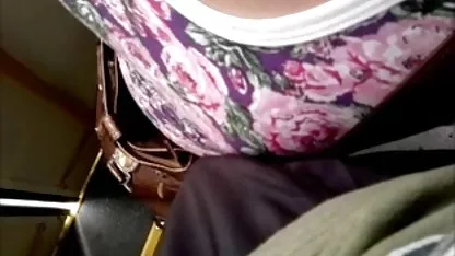 Nena tetona madura se masturba coño y anal con dos pepinos polleronas haciendo sexo largos