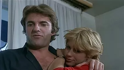 Dos chicas sexys acarician sus pechos y follan con el cholitas teniendo sexo doctor