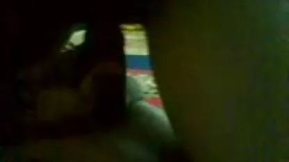 El guardia folla a la cholitas caseros xxx perra en el pasillo de la oficina.