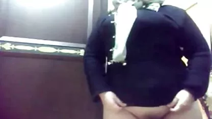 Perra masturba su xxx mujeres de pollera raja escarlata
