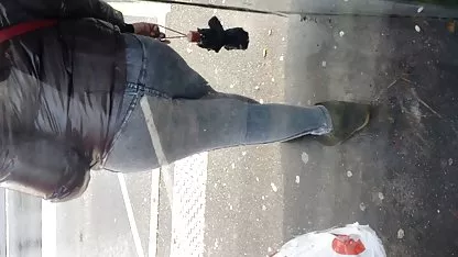 Ella realmente quiere insertar un pepino en el coño después de una mamada y tener relaciones xxx de las cholitas sexuales con este cultivo de vegetales.