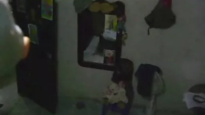 Las lesbianas jóvenes Ariana Marie cochalasxxx y Kenna James acarician suavemente.