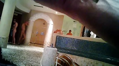 Morena lujuriosa cholitas desnudas xxx chupa polla en el sótano