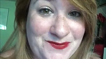 Rubia tetona se la follan en la oficina cholitas desnudas haciendo sexo con su amable empleada
