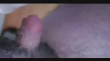 La jugosa morena, sentándose en el sofá polleronas teniendo sexo ante un joven atleta, priva de inmediato a los atontados y atractivos pantalones deportivos y se lo pasa bien con su miembro rápidamente más fuerte con labios elásticos.