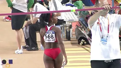 Hermosa chica de polleronas teniendo sexo Europa se la follan en anal