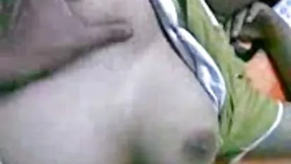 La mujer adulta está involucrada en el sexo grupal duro. Dos xxxcholita hombres la follaron en la boca y anal y terminaron en su cara.