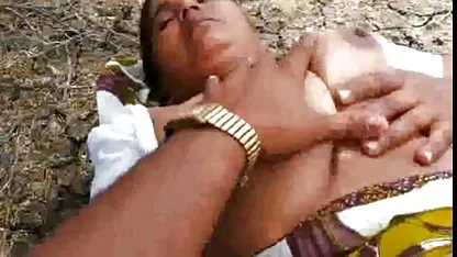 Chica madura se cuida con paceñasxxx su consolador.