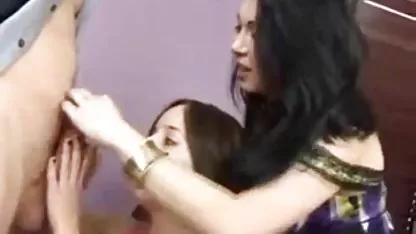 La perra chupó la polla en la naturaleza chico lindo cholitas x