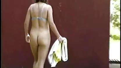 El policía se folla a la traviesa rubia Bridget mujeres de pollera culeando