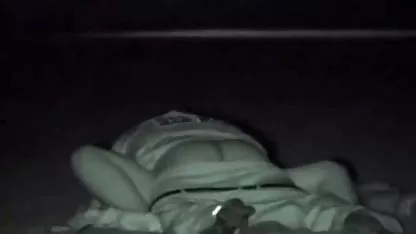Una polla no es suficiente para encontrarse con esta perra, el tipo se puso detrás de él y la guarra se folla en el coño con videos de cholitas desnudas un enorme miembro de goma.