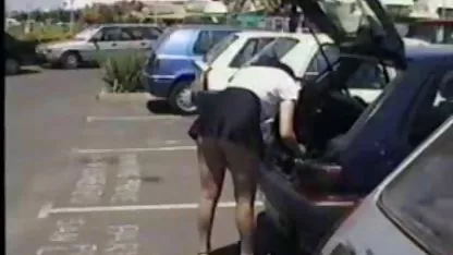 Un hombre vestido con lencería le pide a una joven morena sexy que se folle a sí misma. Está literalmente de rodillas y te pide que uses cholitas videos xxx una perra con correas y te arranques el culo.