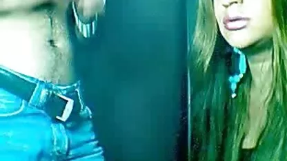 Preciosa sexo cholitas virgenes morena bronceada acaricia el coño y folla con su novio.