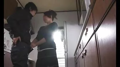 Estudiante videosxxxcholitas hace mamada en un albergue.
