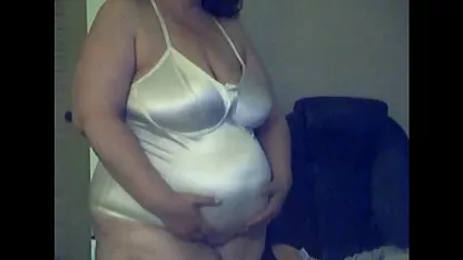 Joven morena se masturba el coño con un vibrador y folla cholitas folladoras con su marido