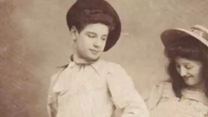 Tres putas, dulce follada, se xxx cholitas bolivianas acarician mutuamente la manda y lamen suavemente. Las caricias lesbianas se ven muy bien para los hombres que se masturban ansiosamente en ellas.
