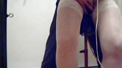 El cholitas full sexo chico peludo mira a su madrastra follando por teléfono y masturbándose la polla