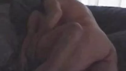 Y esta chica Brooke es solo una tentadora! Mientras posa eróticamente frente a la cámara, acaricia sus pechos jóvenes y se masturba su coño afeitado. mini polleras xxx
