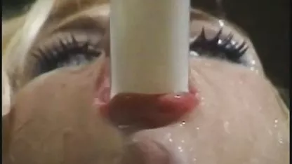Linda nena Michelle folla y traga semen. cholitas de pollera en sexo