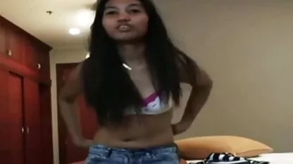 Nena rubia con grandes tetas le encanta montar una polla sexo gratis con cholitas
