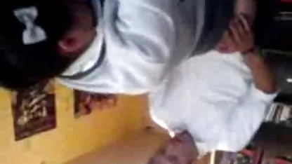 Rubias calientes en acción, se ayudan sexo con cholita paceña a esparcirse en una polla, chuparla