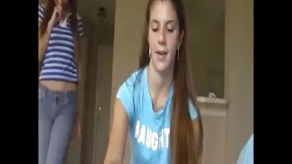Perra, despertó tanto a sexo boliviano cholitas los chicos con su trasero que la arrastraron al vestuario y le dieron un duro maratón.
