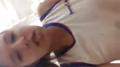 La pelirroja Chrissy Fox ama el sexo con tríos y folla con dos xxxvideoscholitas chicos hermosos