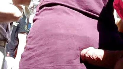 El tipo se folla a la perra con un xxx polleronas vibrador y su polla gruesa