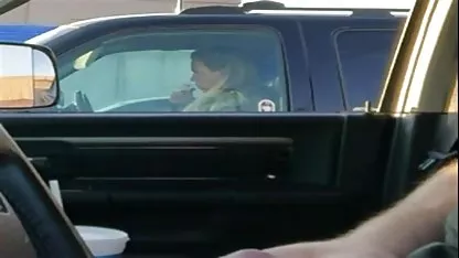 Dos chicos se quitaron la polla y follan cholitas bolivianas cogiendo duro.