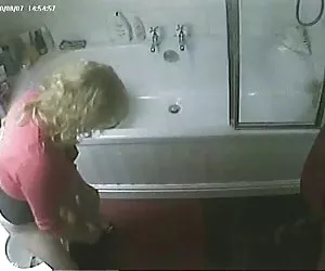 Dos putas, profundamente enamoradas de un chico joven. Desde la infancia hacen todo juntos y decidieron rendirse también al tipo. El chico estaba muy cholita de pollera xxx feliz por la posibilidad de follar a dos putas.