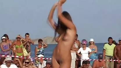 Rubia delgada madura que ha sexo con cholas peruanas gangbanged con chicos desagradables