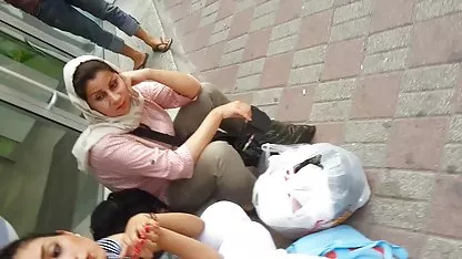 Doble cholitas durmiendo penetración en los agujeros de la lujuriosa guarra Angelina Crow.
