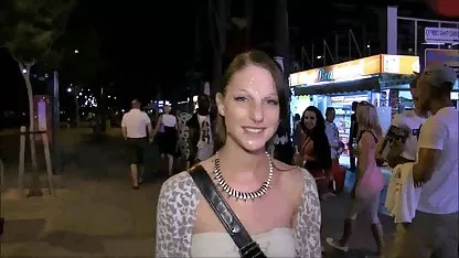 Holly Morgan se traga el semen caliente de la polla. cholitas mostrando vagina