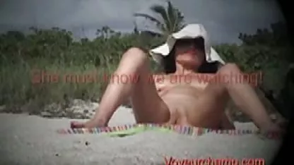 Vika chupa xx cholitas bolivianas polla y se acaricia con una banana.