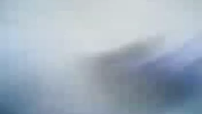 Desatando a una rubia increíblemente sexy con un buen fajo de col verde, dos machos emocionados observan a una cholita paceña cogiendo perra que se quita el coño con un vibrador grueso y luego les dan una buena mamada