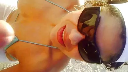 Rubia follada en todas las videos pornos caseros cholitas rendijas junto a la piscina.