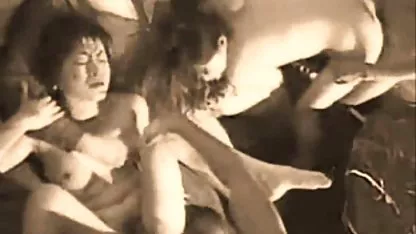 Nena joven y flexible xxx cholitas chibolas ha lanzado piernas y está lista para follar